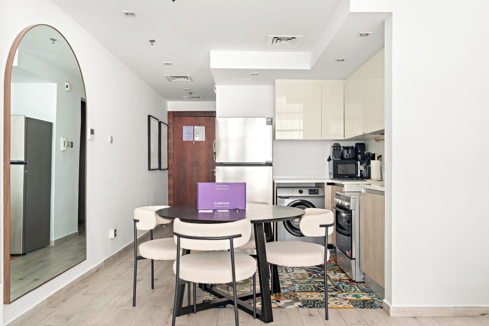 Classic Apartment | In-room dining
