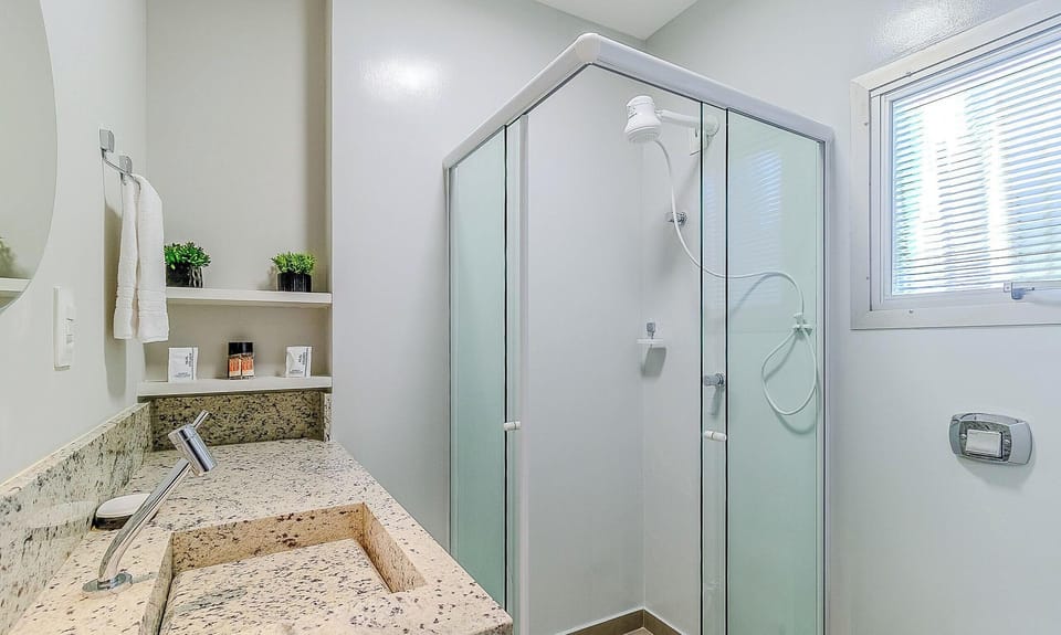 Basic Apartment | Bathroom