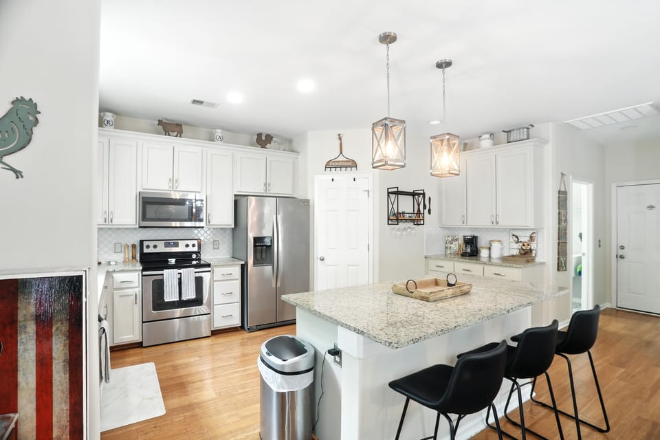 House, 4 Bedrooms | Private kitchen | Fridge, oven, coffee/tea maker, toaster