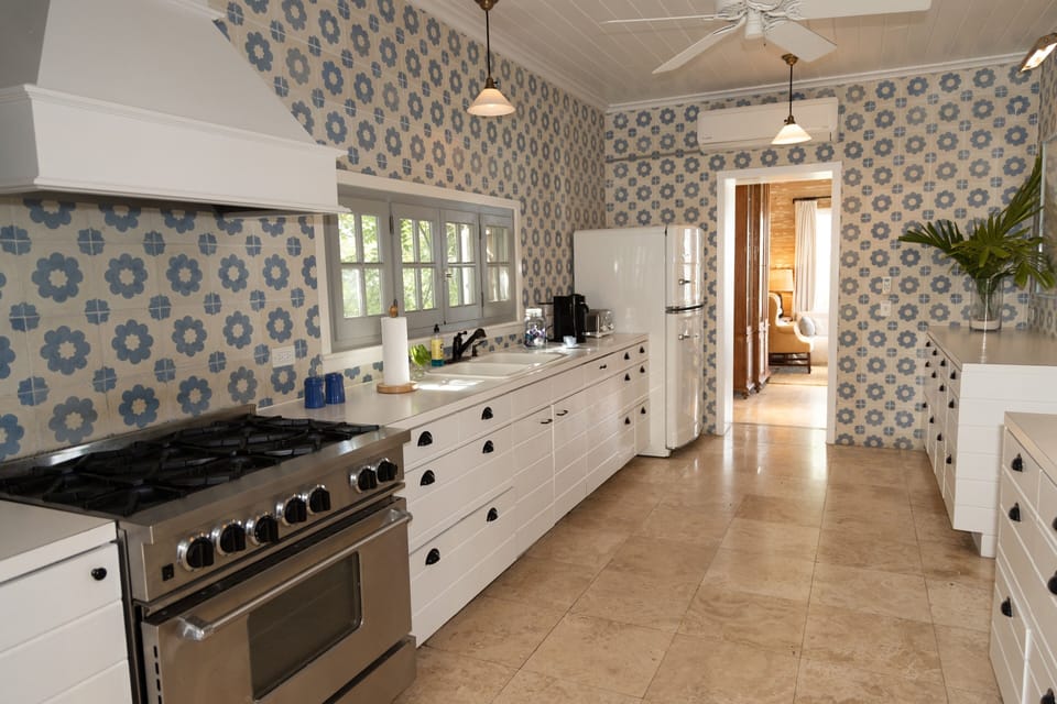House, 5 Bedrooms | Private kitchen | Coffee/tea maker, fridge, oven, toaster