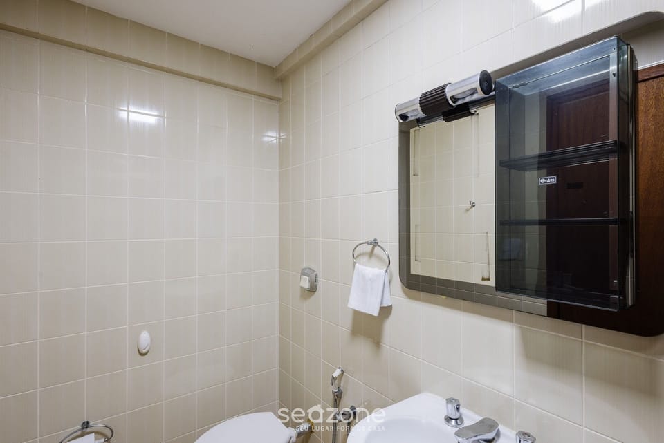Basic Apartment | Bathroom