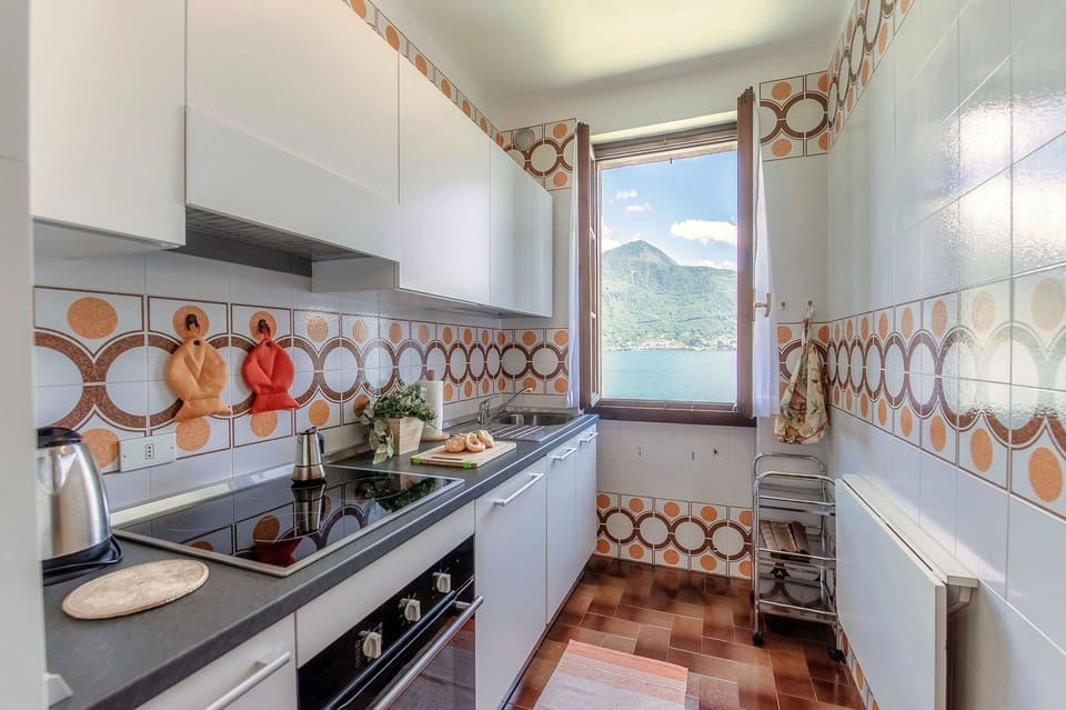 Apartment, Lake View | Private kitchen | Full-size fridge, oven, stovetop, dishwasher