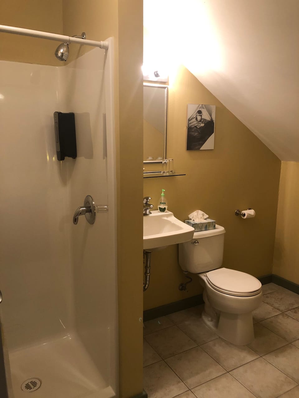 Regular Double Room #2 | Bathroom | Shower, free toiletries, hair dryer, towels