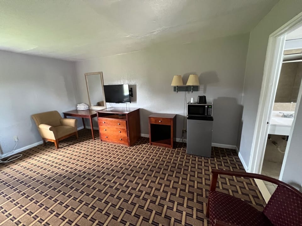 Deluxe Room, Multiple Beds, Non Smoking | Living area | 32-inch flat-screen TV with cable channels, TV