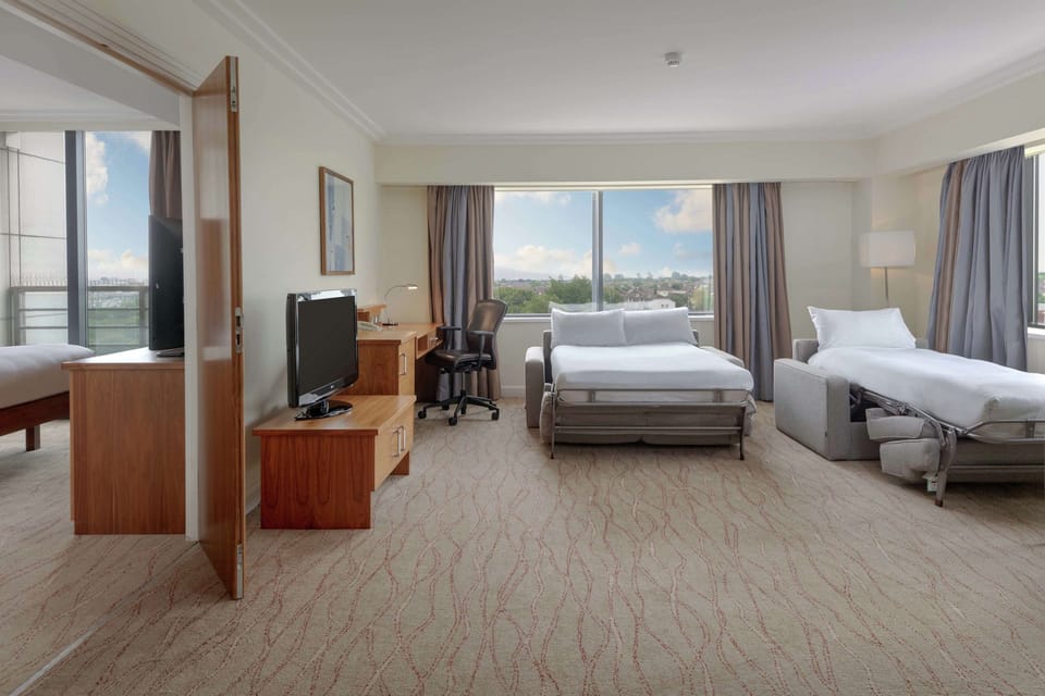Suite, 1 King Bed, Bathtub | In-room safe, desk, laptop workspace, blackout drapes