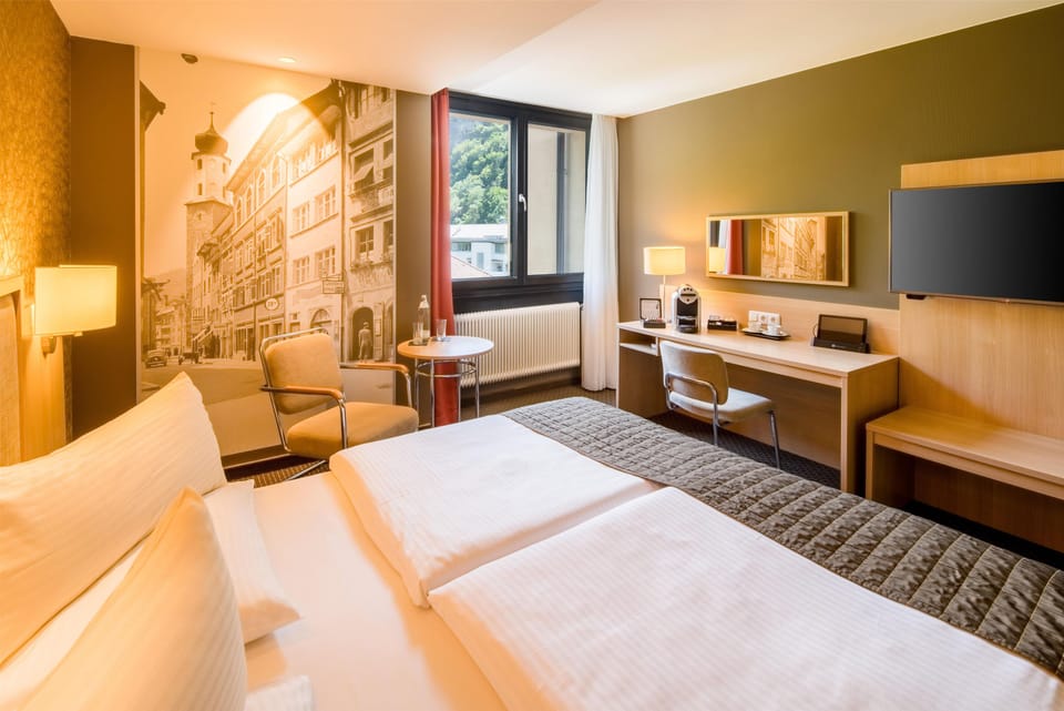 Standard Room, 1 King Bed | Hypo-allergenic bedding available, in-room safe, desk, blackout drapes