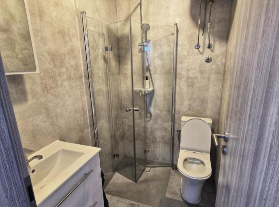 Shower, towels