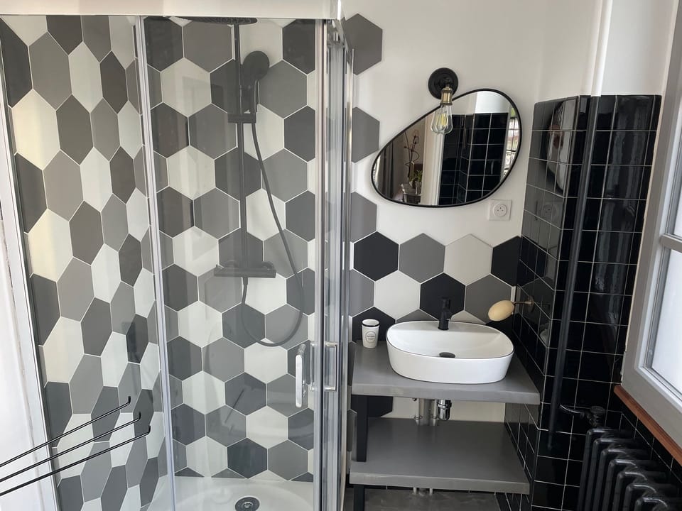 Deluxe Double Room, Courtyard View | Bathroom | Shower, rainfall showerhead, hair dryer, soap