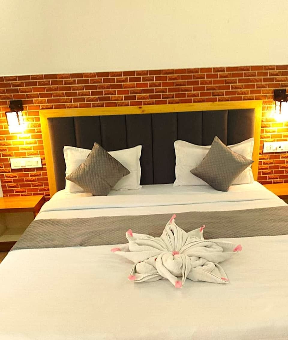Desk, rollaway beds, free WiFi, bed sheets
