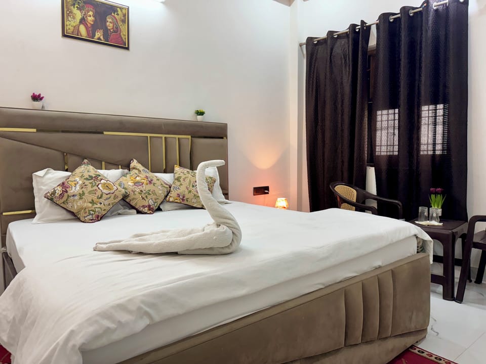 Deluxe Double Room | Desk, laptop workspace, free WiFi