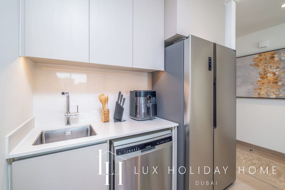 Apartment, Balcony, Courtyard View | Private kitchen | Electric kettle, toaster