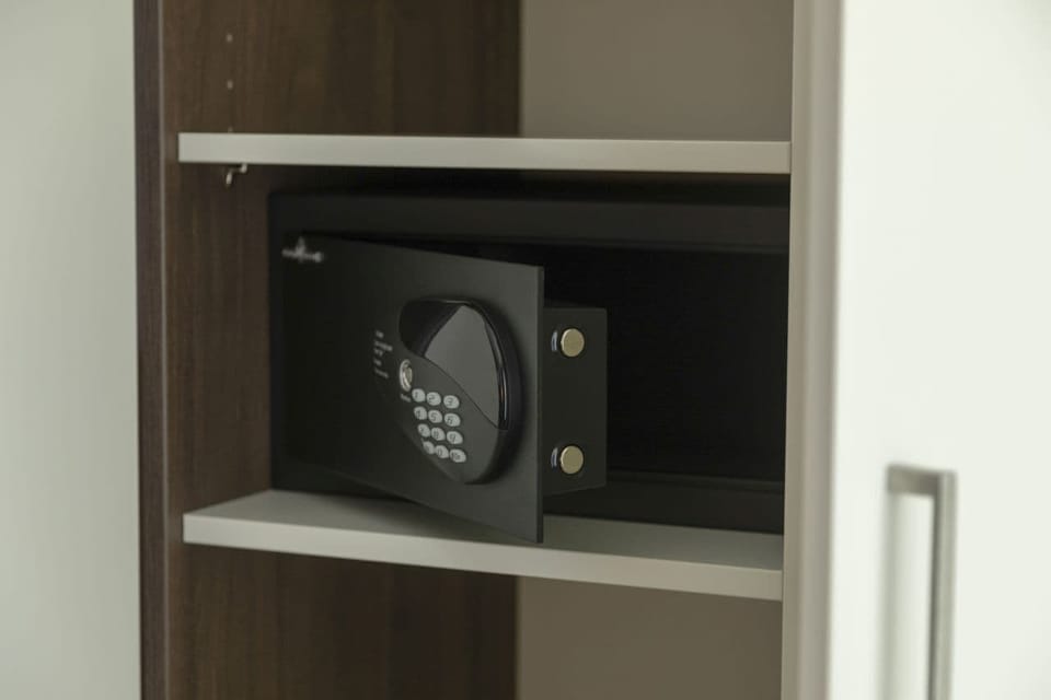 Double Room | In-room safe, desk, laptop workspace, soundproofing