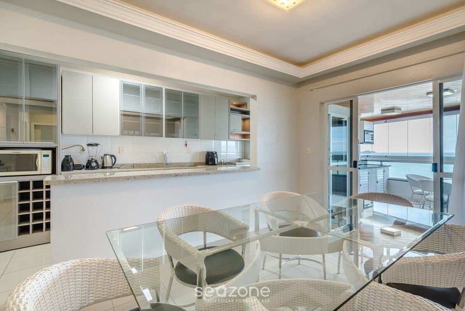 Basic Apartment | Dining