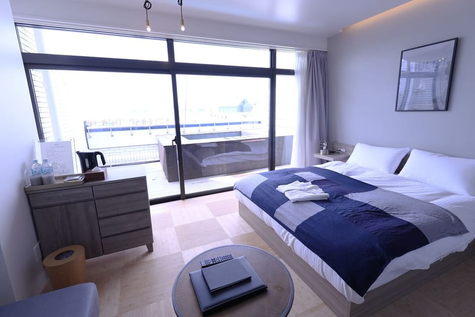 209 Ocean view Dulble&sofa bed,only Shower | Bed sheets