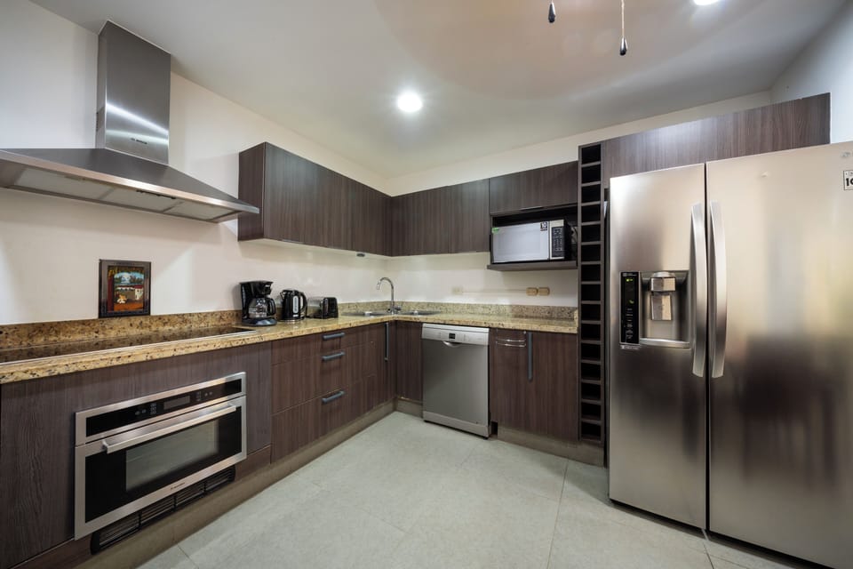 Deluxe Condo, Patio | Private kitchen