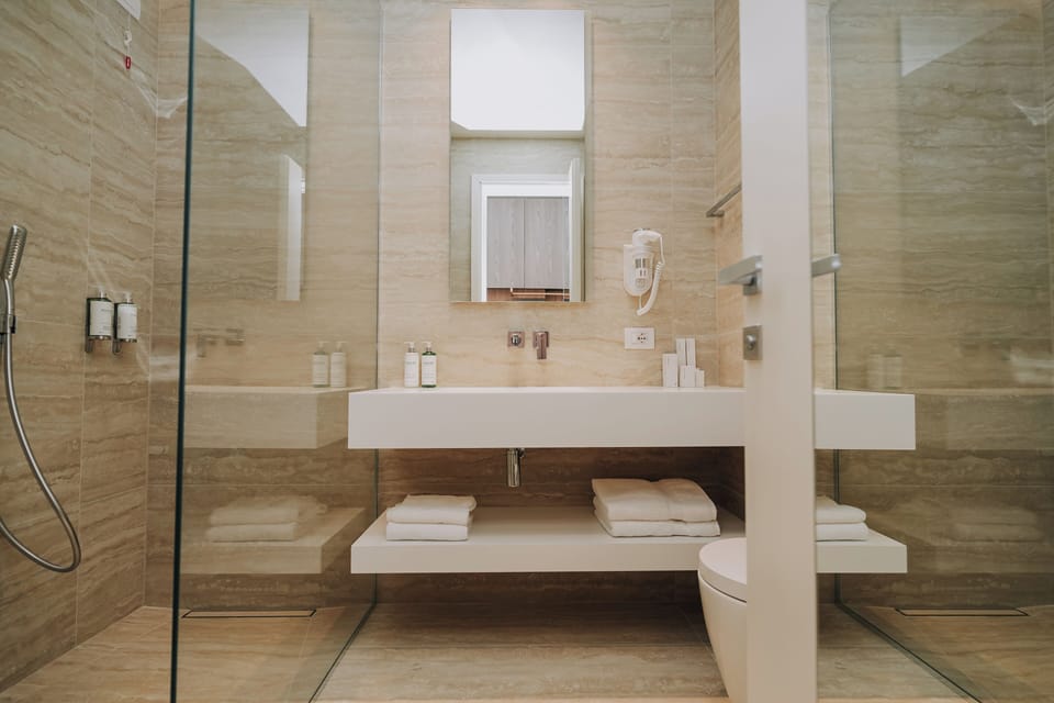 Standard Double Room, Balcony, Courtyard View | Soundproofing, free WiFi