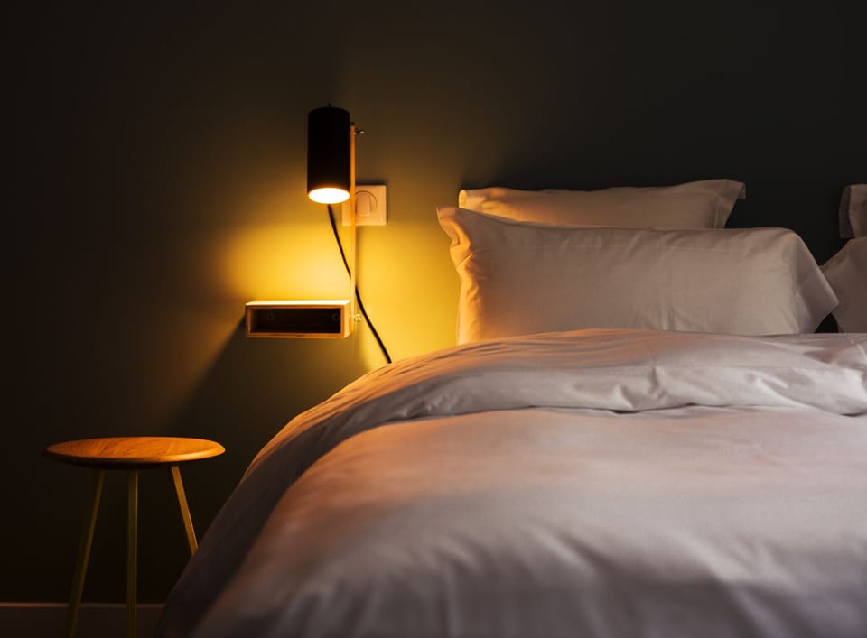 Premium bedding, in-room safe, desk, free cribs/infant beds