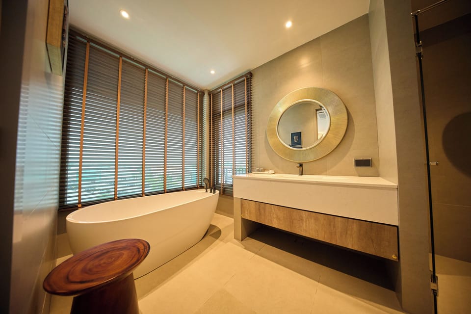 Family Studio Suite | Bathroom | Separate tub and shower, free toiletries, hair dryer, slippers