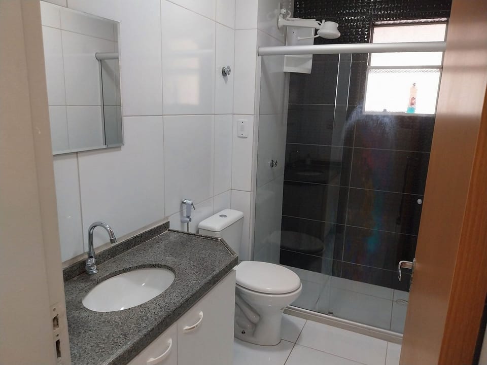 Basic Apartment | Bathroom