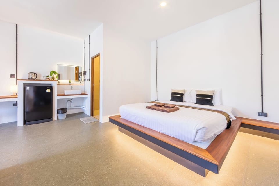 Studio | Premium bedding, pillowtop beds, individually decorated