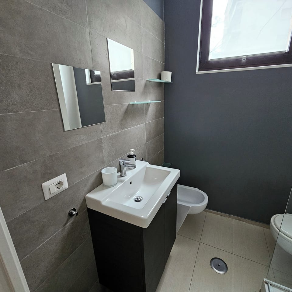 Deluxe Studio, Mountain View | Bathroom | Shower, hair dryer, bidet, towels