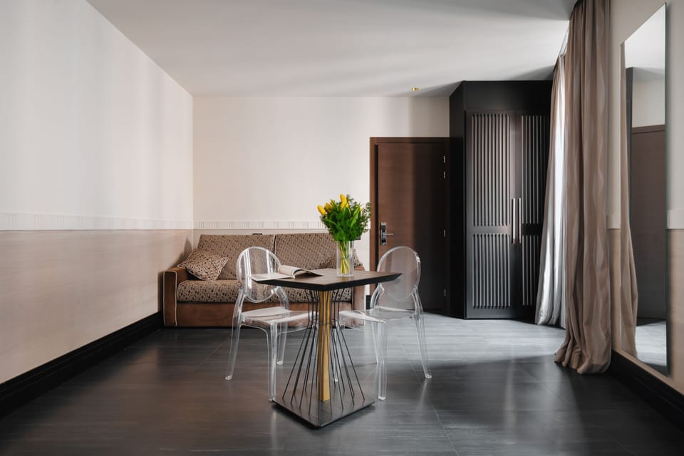 Luxury Suite (5 people) | Living area | LCD TV