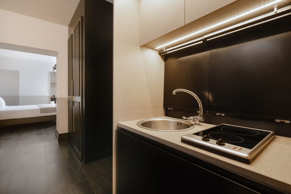 Deluxe Room | Private kitchen | Coffee/tea maker, electric kettle