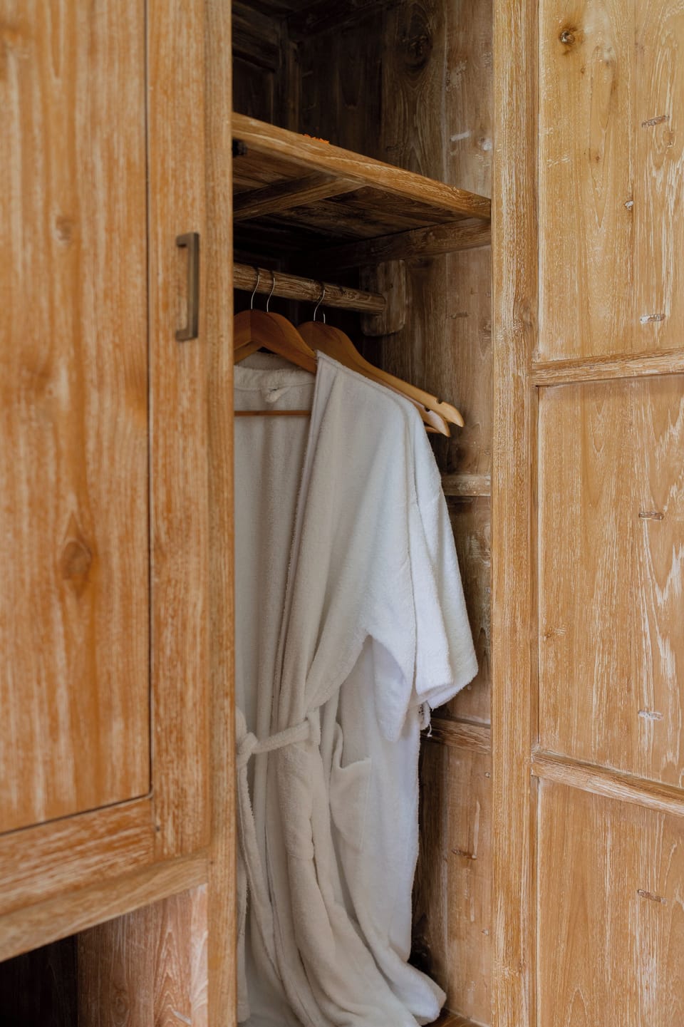 Deluxe Room with Rice Field View | Wardrobe