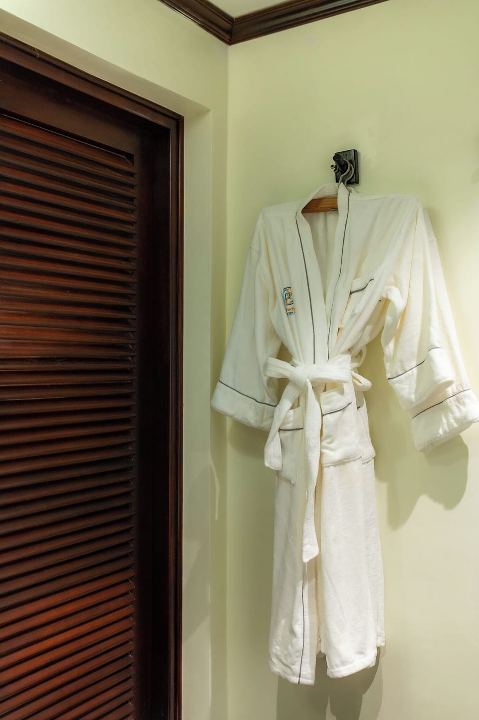 Deluxe Double Room, 1 Bedroom, Courtyard View | Bathroom | Separate tub and shower, hair dryer, slippers, towels