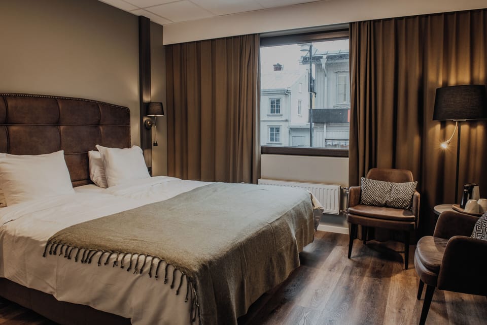Standard Room, 2 Twin Beds | Desk, iron/ironing board (on request), cribs (surcharge), alarm clocks
