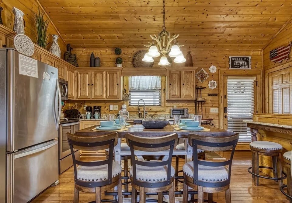 Cabin, 4 Bedrooms | Private kitchen | Coffee/tea maker, fridge, oven, toaster