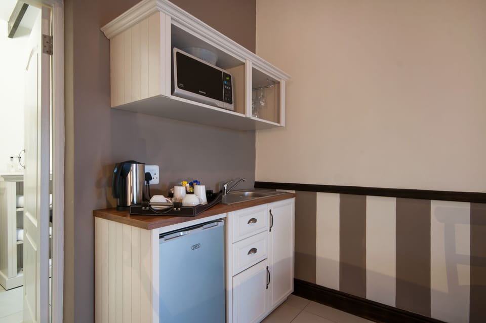 Fridge, microwave, coffee/tea maker, electric kettle