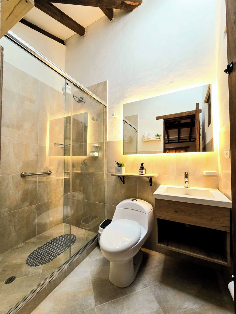 Deluxe Suite | Living area