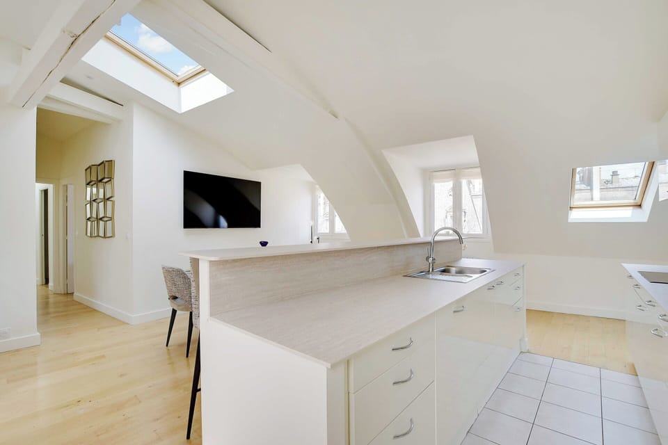 Apartment | Private kitchen | Fridge, microwave, oven, stovetop