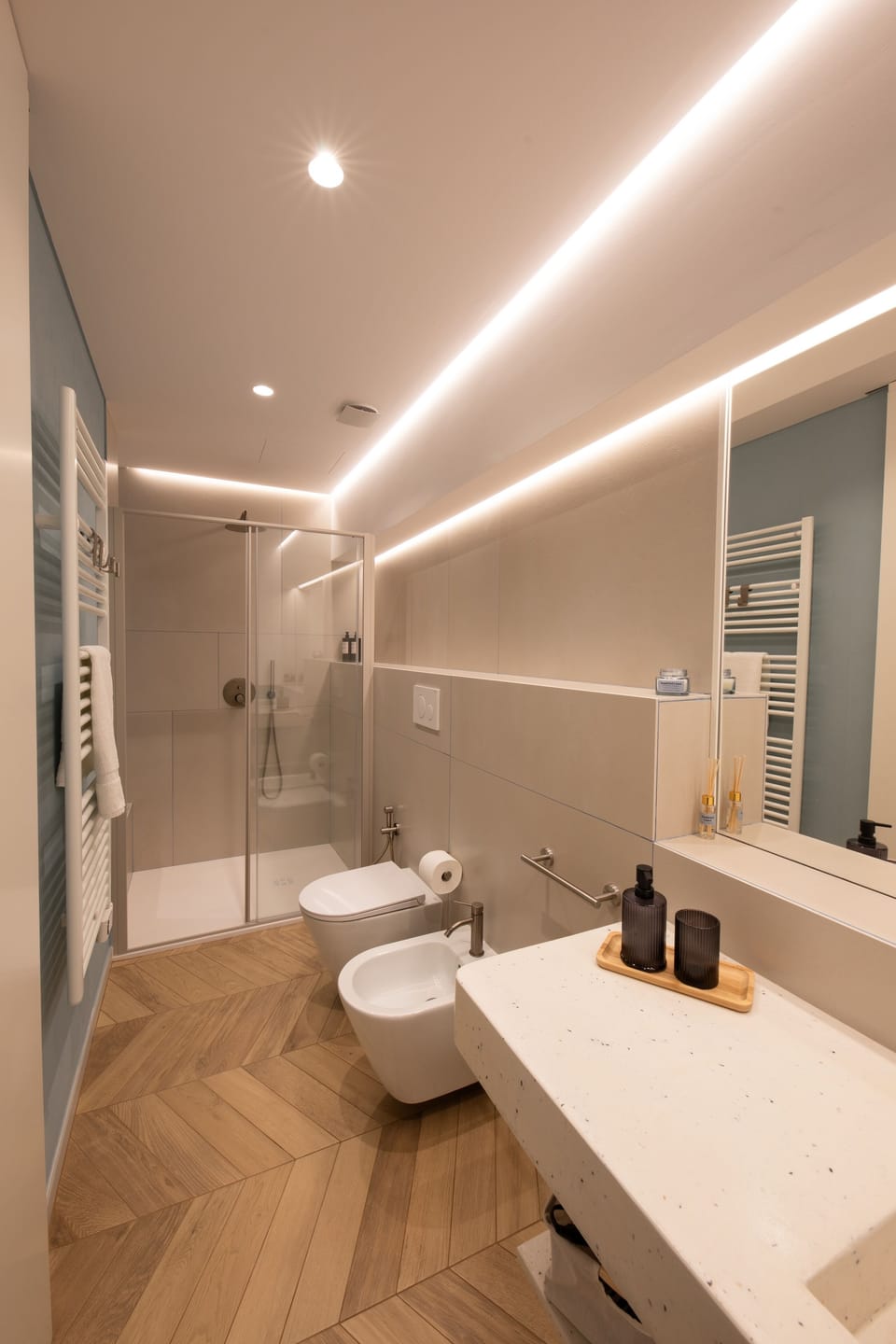 Deluxe Double Room, Balcony | Bathroom | Shower, rainfall showerhead, hair dryer, bidet
