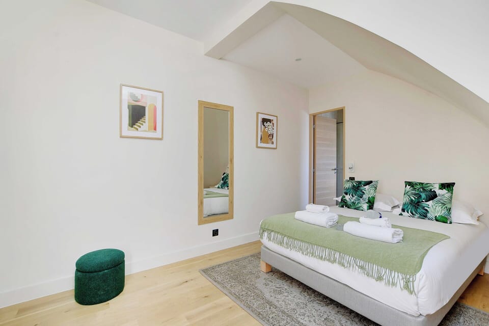 Apartment | 1 bedroom, laptop workspace, iron/ironing board, bed sheets