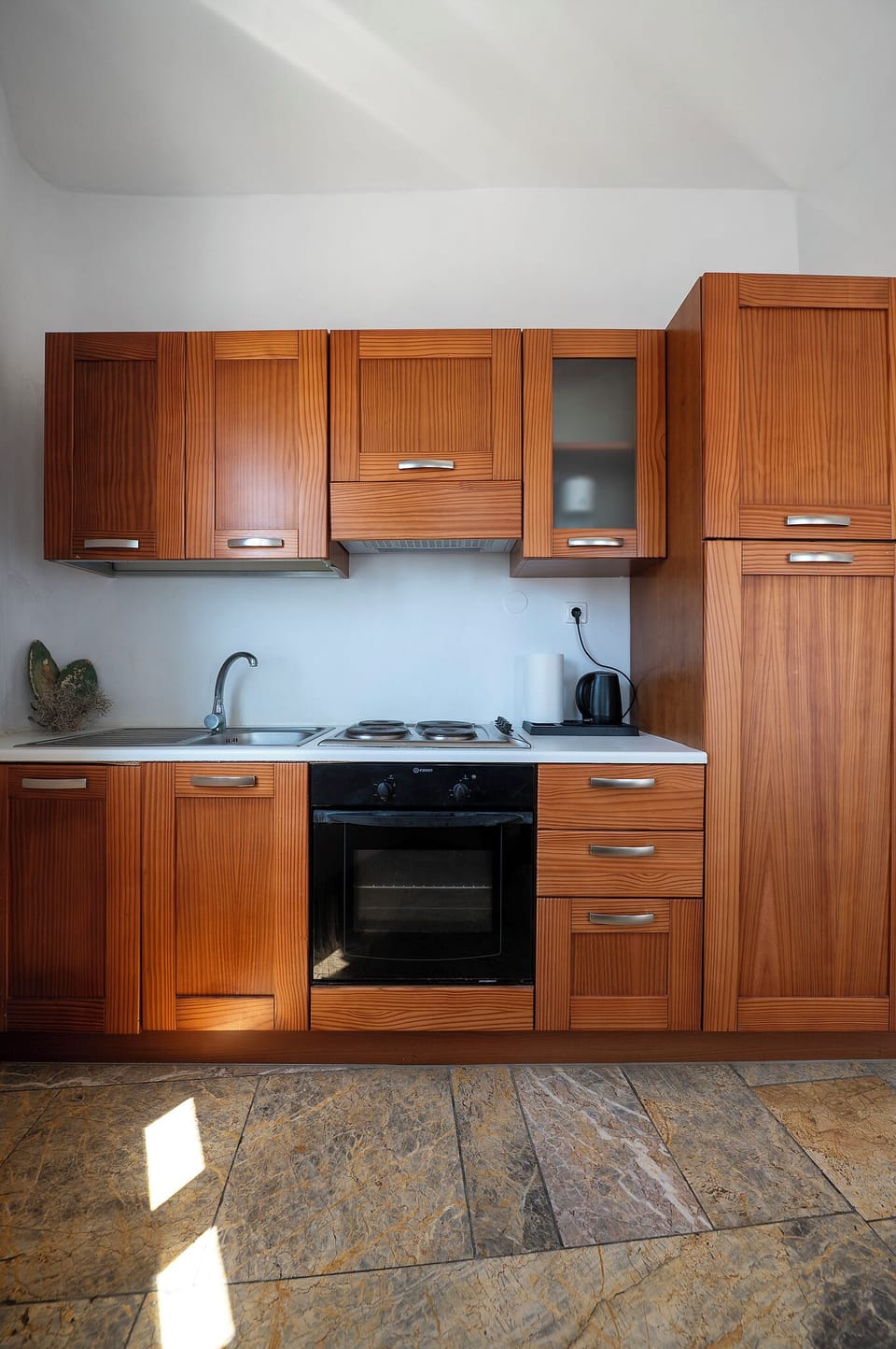Deluxe Double or Twin Room, Bay View | Private kitchen | Fridge, oven, stovetop, cookware/dishes/utensils