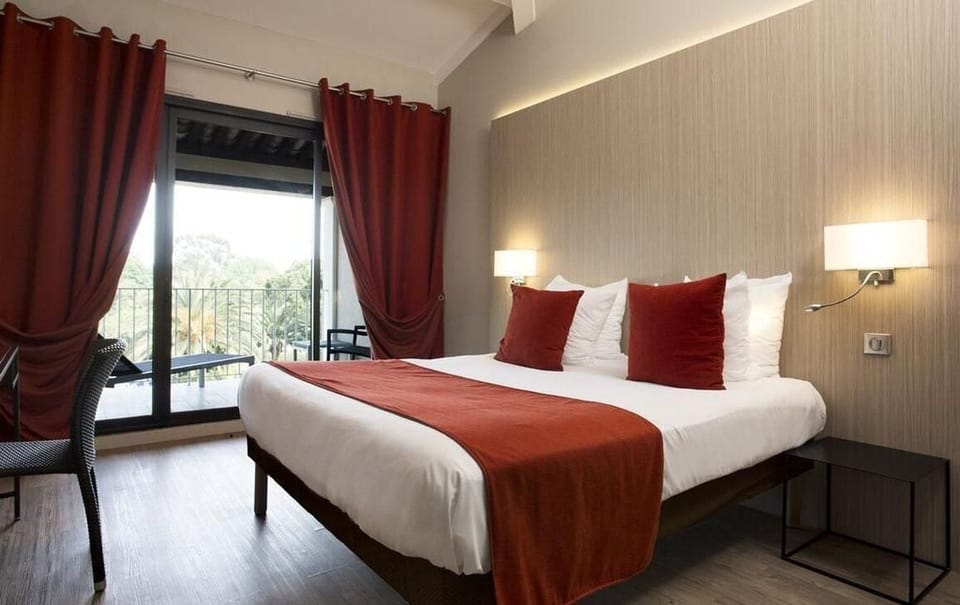 In-room safe, desk, iron/ironing board, free WiFi
