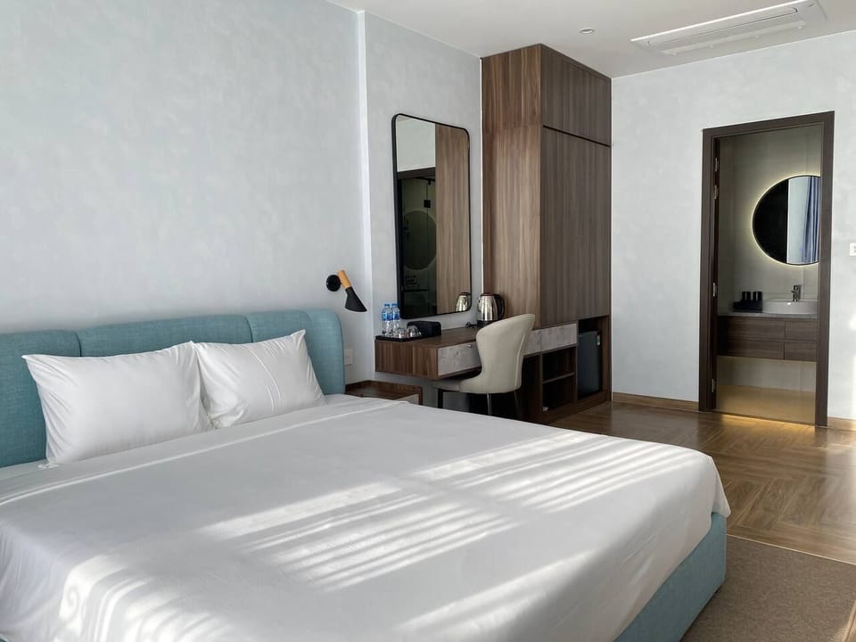 Deluxe Double Room with Balcony | Desk, soundproofing, free WiFi, bed sheets