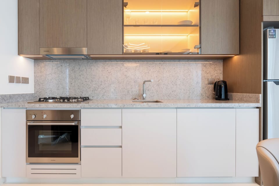 Deluxe Apartment, Balcony, Sea View | Private kitchen | Full-size fridge, microwave, oven, stovetop