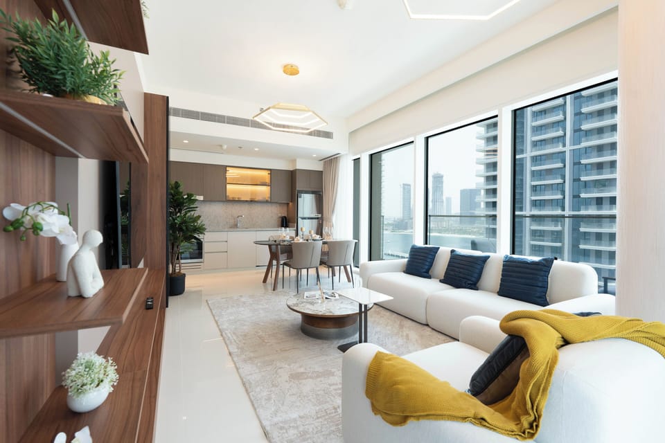 Deluxe Apartment, Balcony, Sea View | Living area | 125-cm flat-screen TV with digital channels, Netflix, streaming services