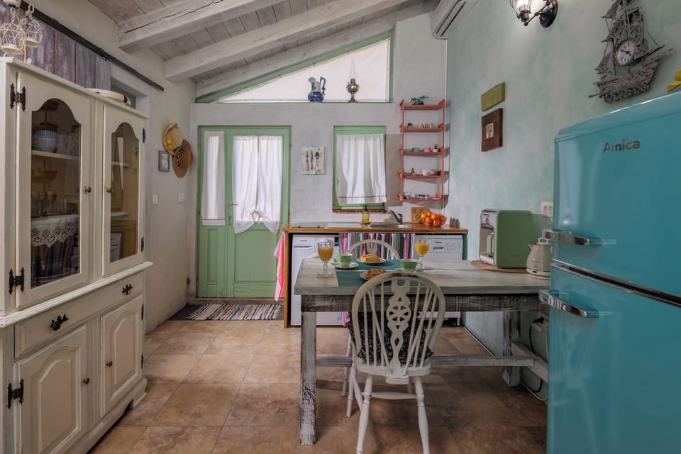 Family Studio, Microwave, Mountain View (Tiny House With Private Pool Kostrena) | Dining