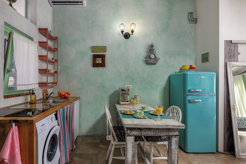 Family Studio, Microwave, Mountain View (Tiny House With Private Pool Kostrena) | Private kitchen | Microwave