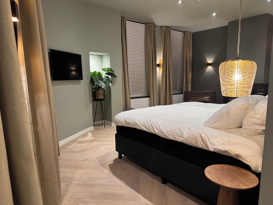 Cuypers | Blackout drapes, soundproofing, free WiFi