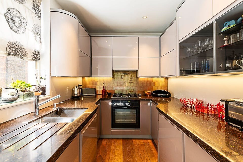 House (Stylish Mews Home in Kensington) | Private kitchen | Cookware/dishes/utensils