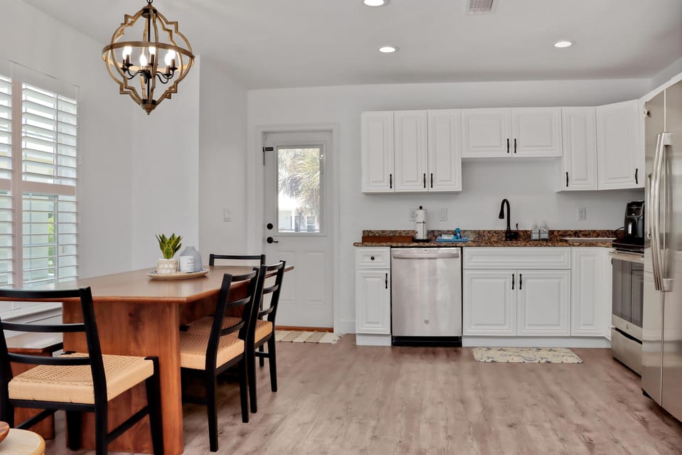 House, Multiple Beds (Dub's Beach Retreat) | Private kitchen