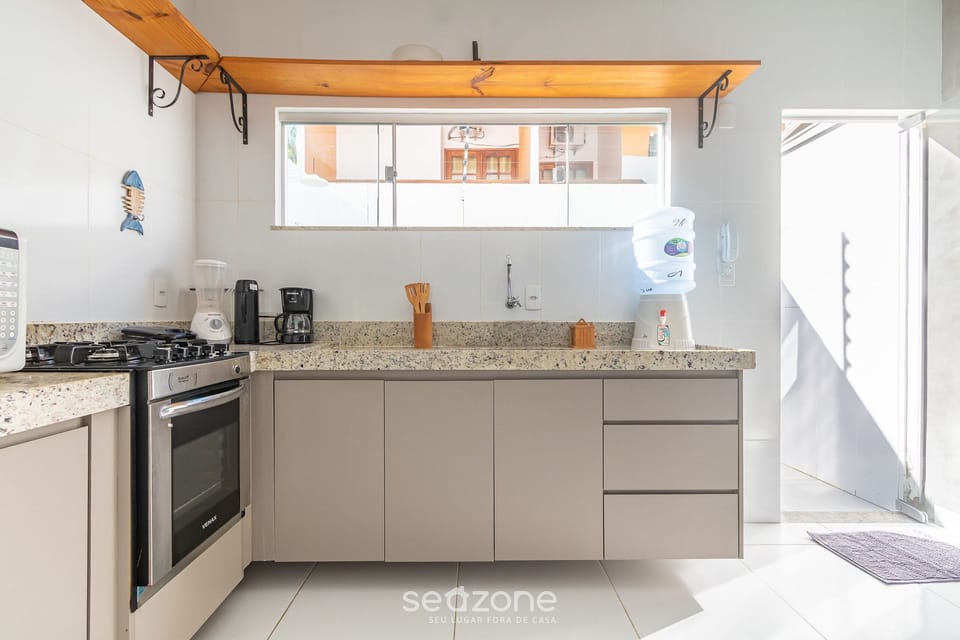 Basic Apartment | Private kitchen | Cookware/dishes/utensils