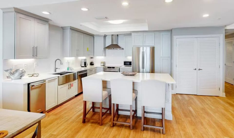 Condo, Multiple Beds (Indigo East 602) | Private kitchen | Oven, toaster, paper towels