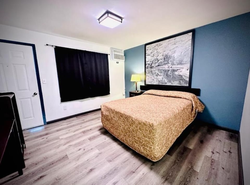 Desk, laptop workspace, free WiFi