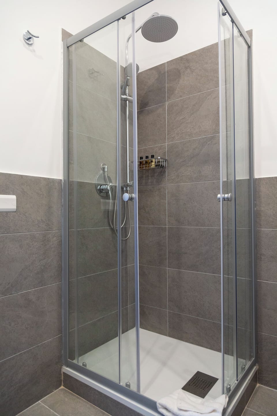 Deluxe Double or Twin Room | Bathroom | Shower, rainfall showerhead, hair dryer, bidet